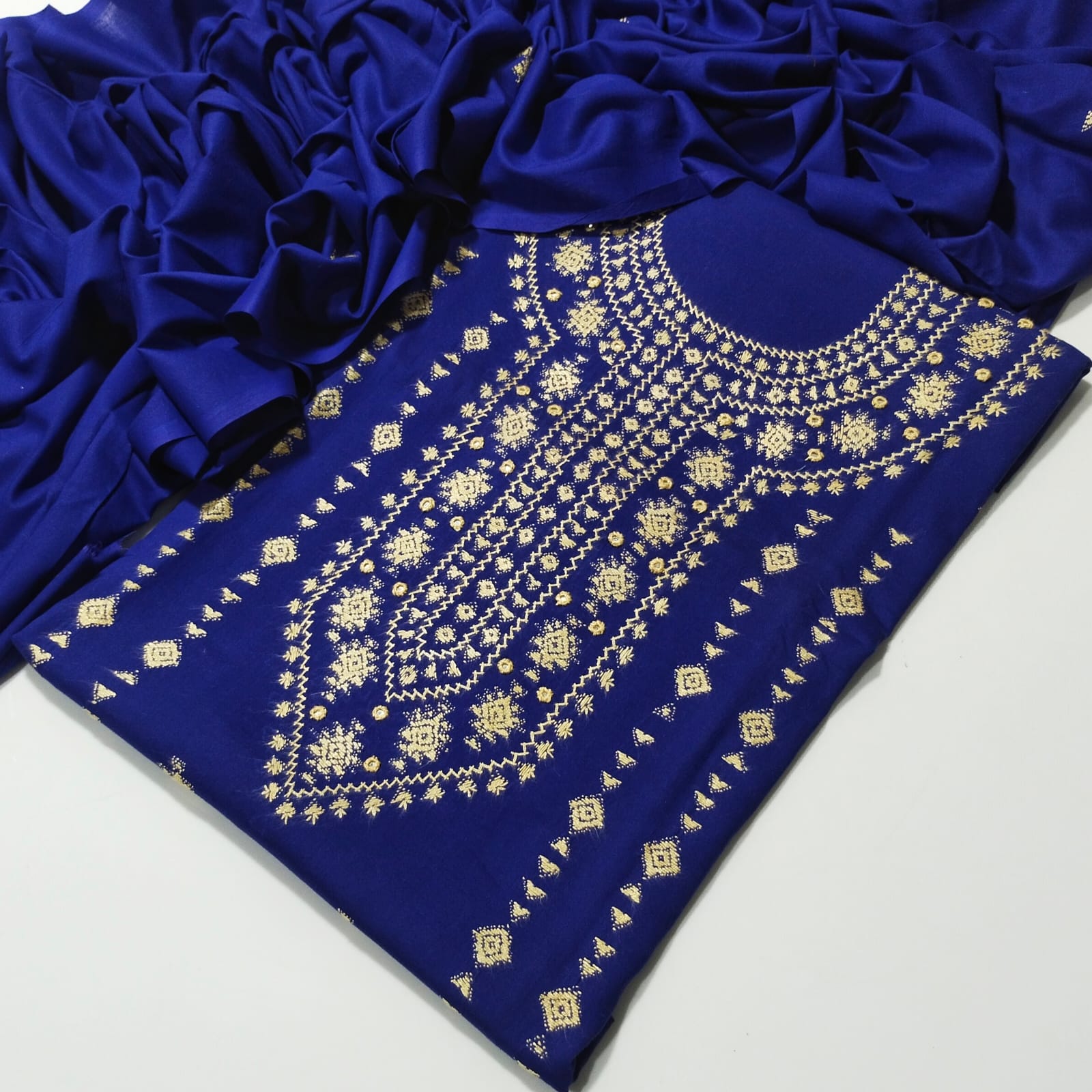 Summer Collection – GTM Lawn 3-Piece Suit with Banarsi & Handmade Embroidery