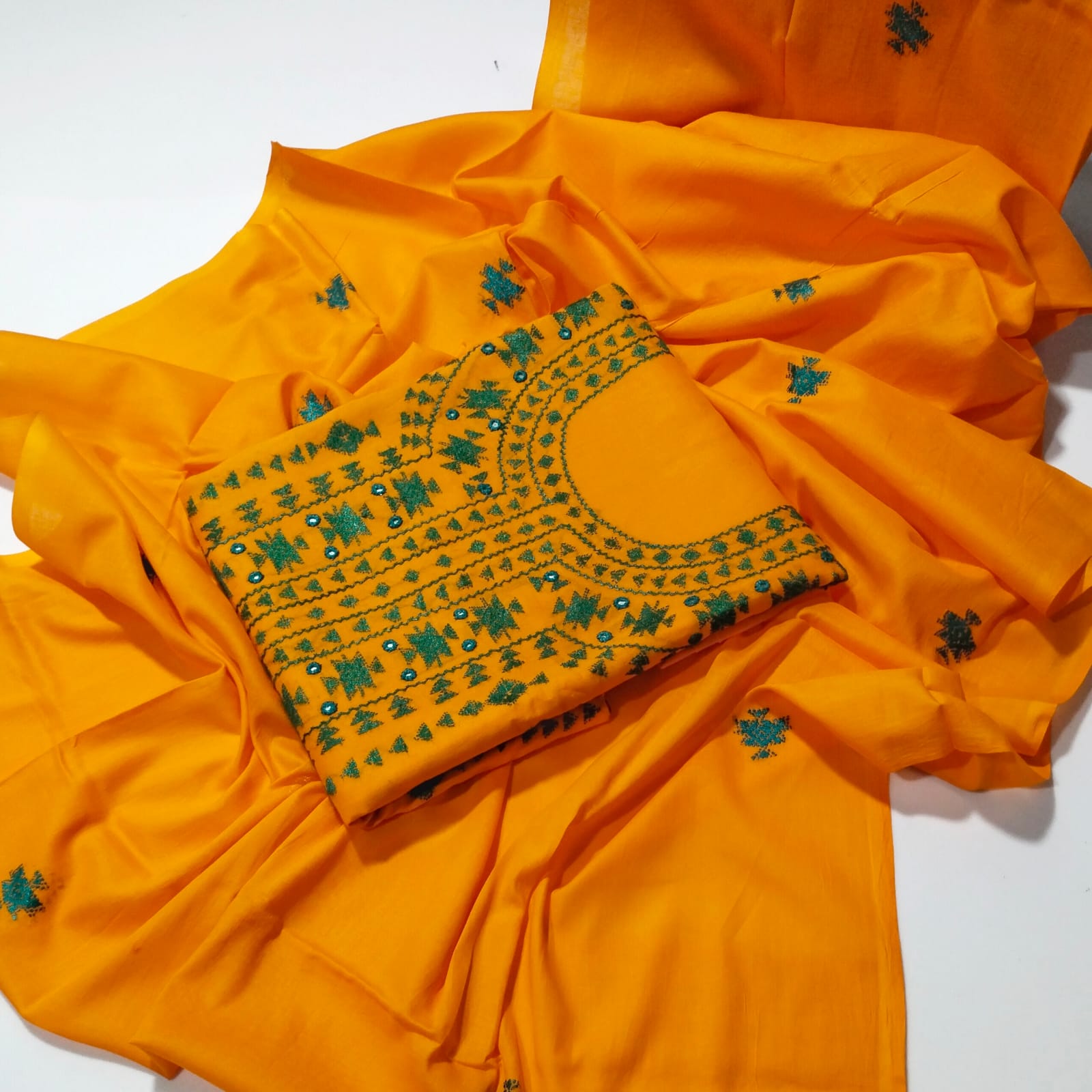 Summer Collection – GTM Lawn 3-Piece Suit with Banarsi & Handmade Embroidery