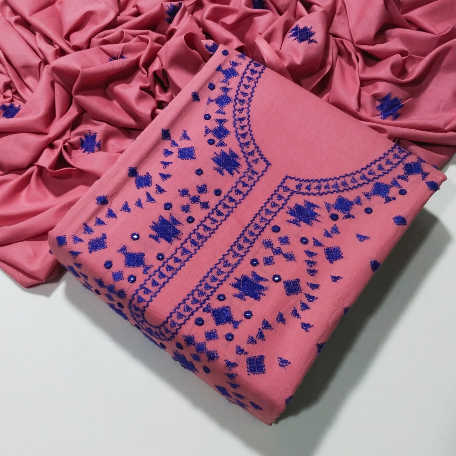 Summer Collection – GTM Lawn 3-Piece Suit with Banarsi & Handmade Embroidery