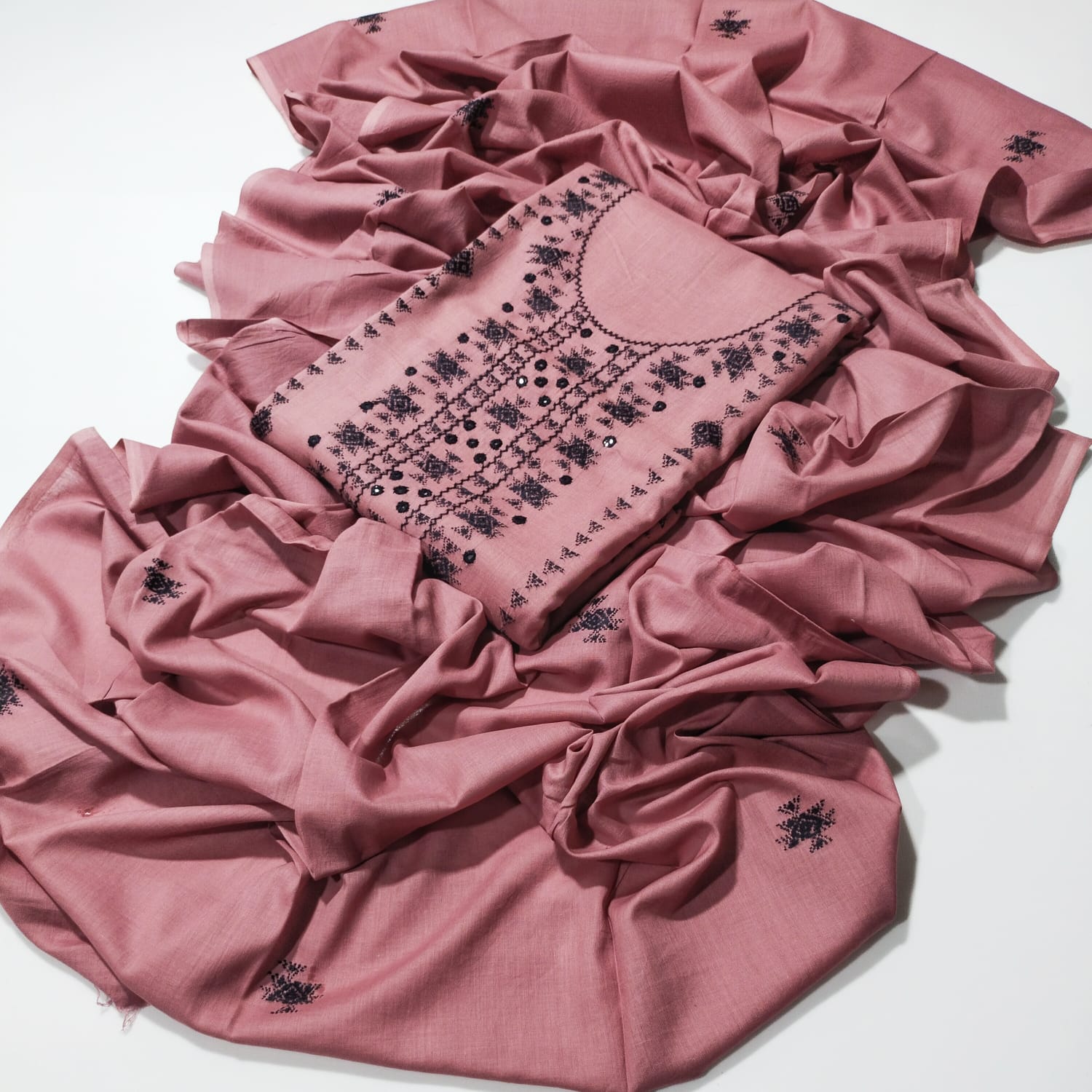Summer Collection – GTM Lawn 3-Piece Suit with Banarsi & Handmade Embroidery