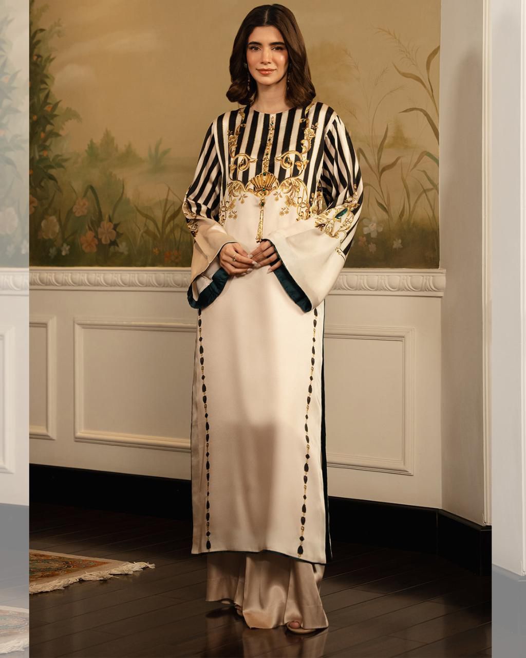 Elegant Shamoze Silk 3-Piece Digital Print Suit – Fancy Neckline Edition